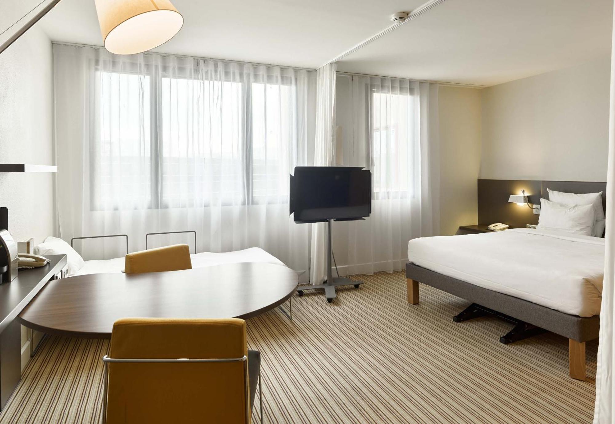B&B Hotel Velizy Est ภายนอก รูปภาพ