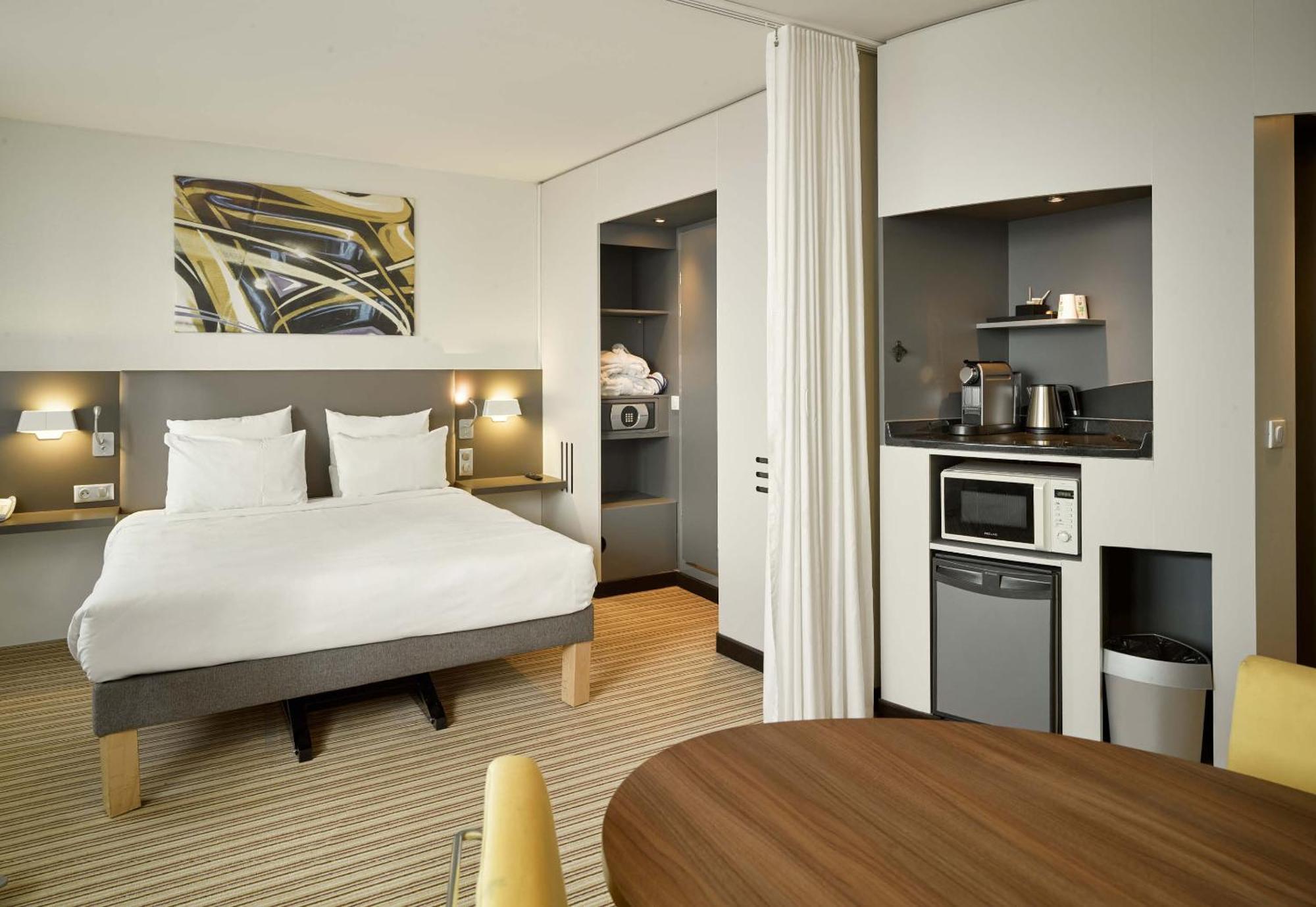 B&B Hotel Velizy Est ภายนอก รูปภาพ