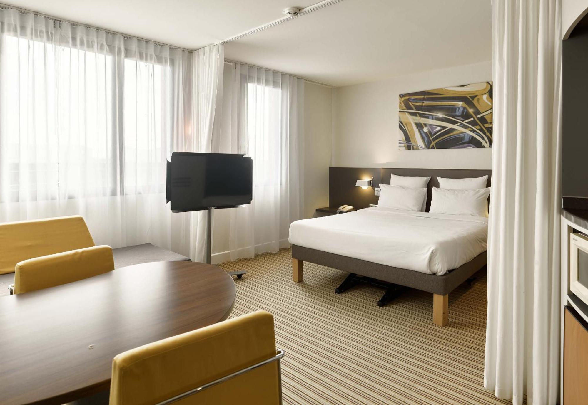 B&B Hotel Velizy Est ภายนอก รูปภาพ