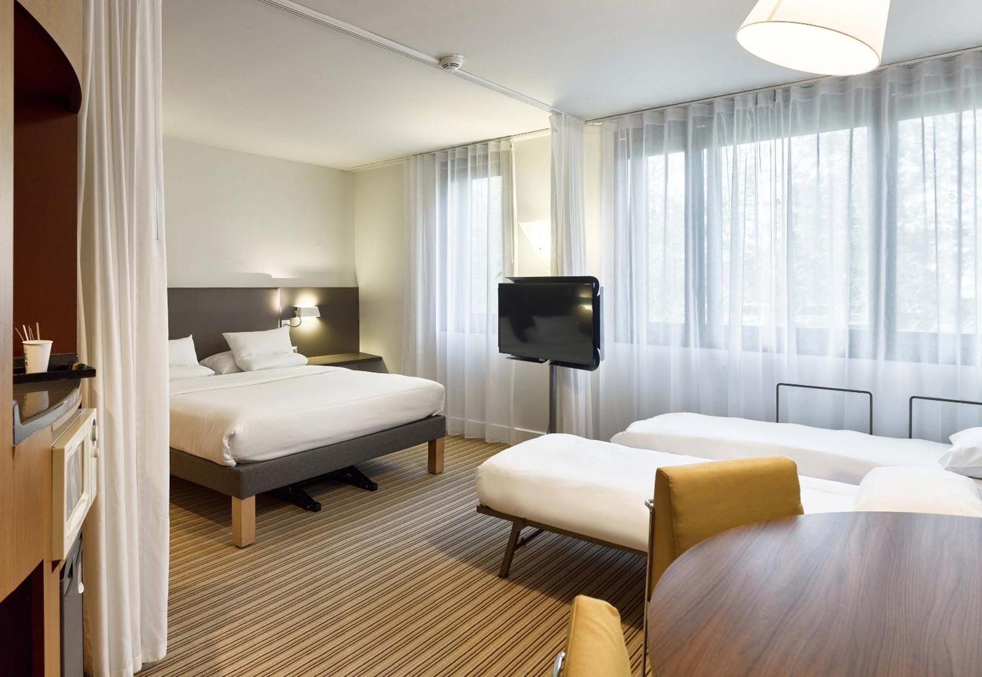 B&B Hotel Velizy Est ภายนอก รูปภาพ